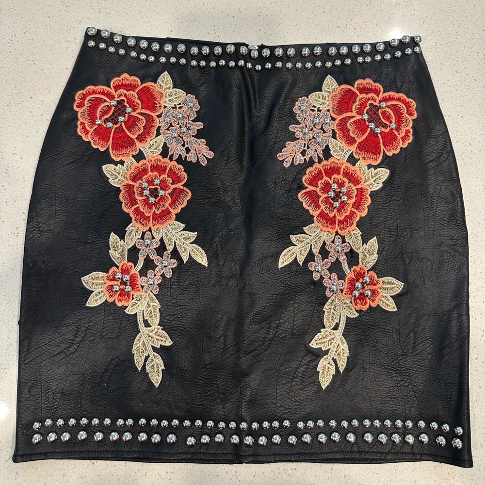 Romeo + Juliet Couture Women’s Mini Skirt BLACK  Size S